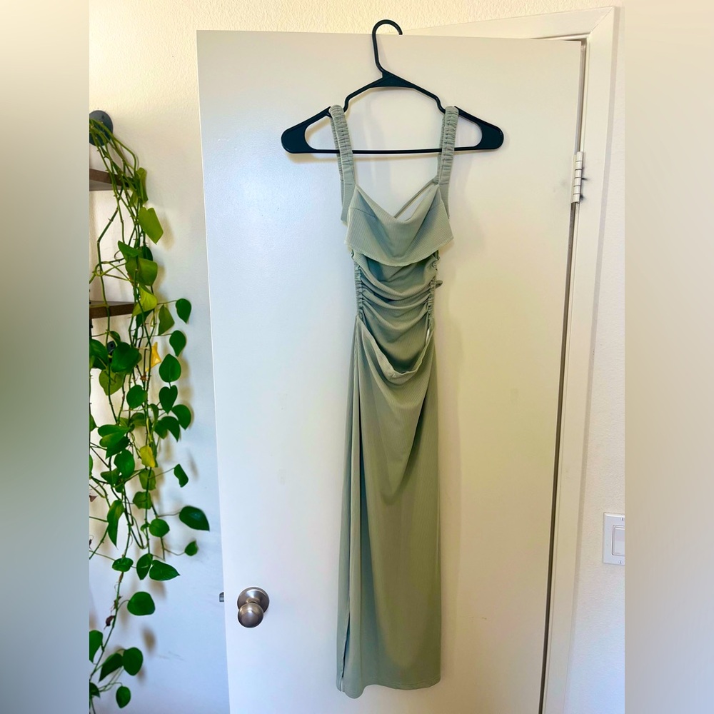green dress